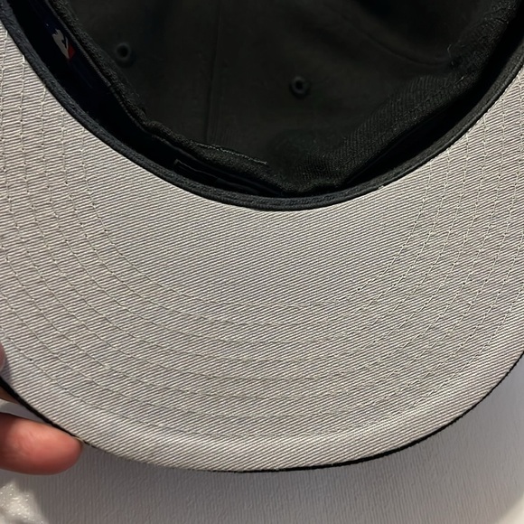 New Era Cincinnati Reds 59Fifty Black On Black Fitted Hat - 7 1/8 - Picture 7 of 7